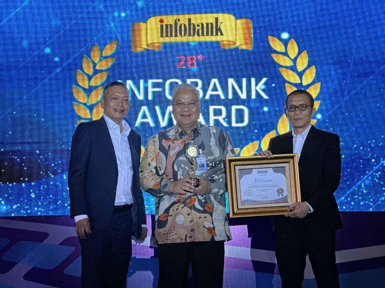 Bank Sumsel Babel raih Golden Thropy Excellence Performance oleh Infobank