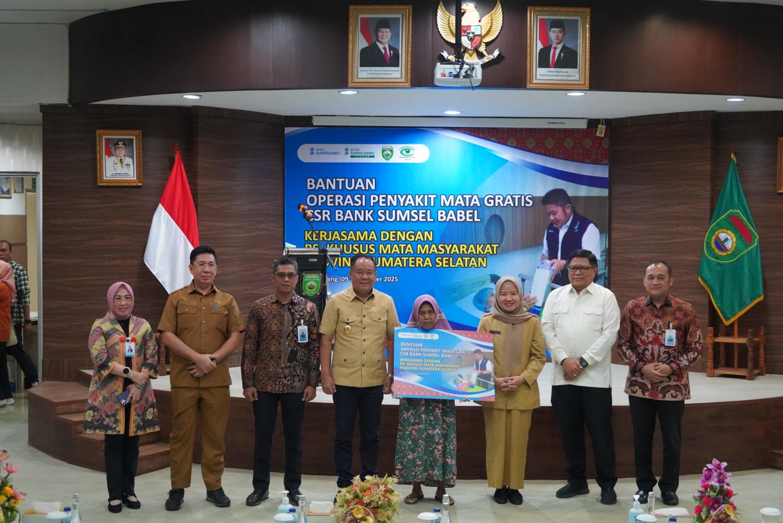 Together with the Specialist Eye Hospital, Bank Sumsel Babel Lights Up Thousands of Hopes in South Sumatra