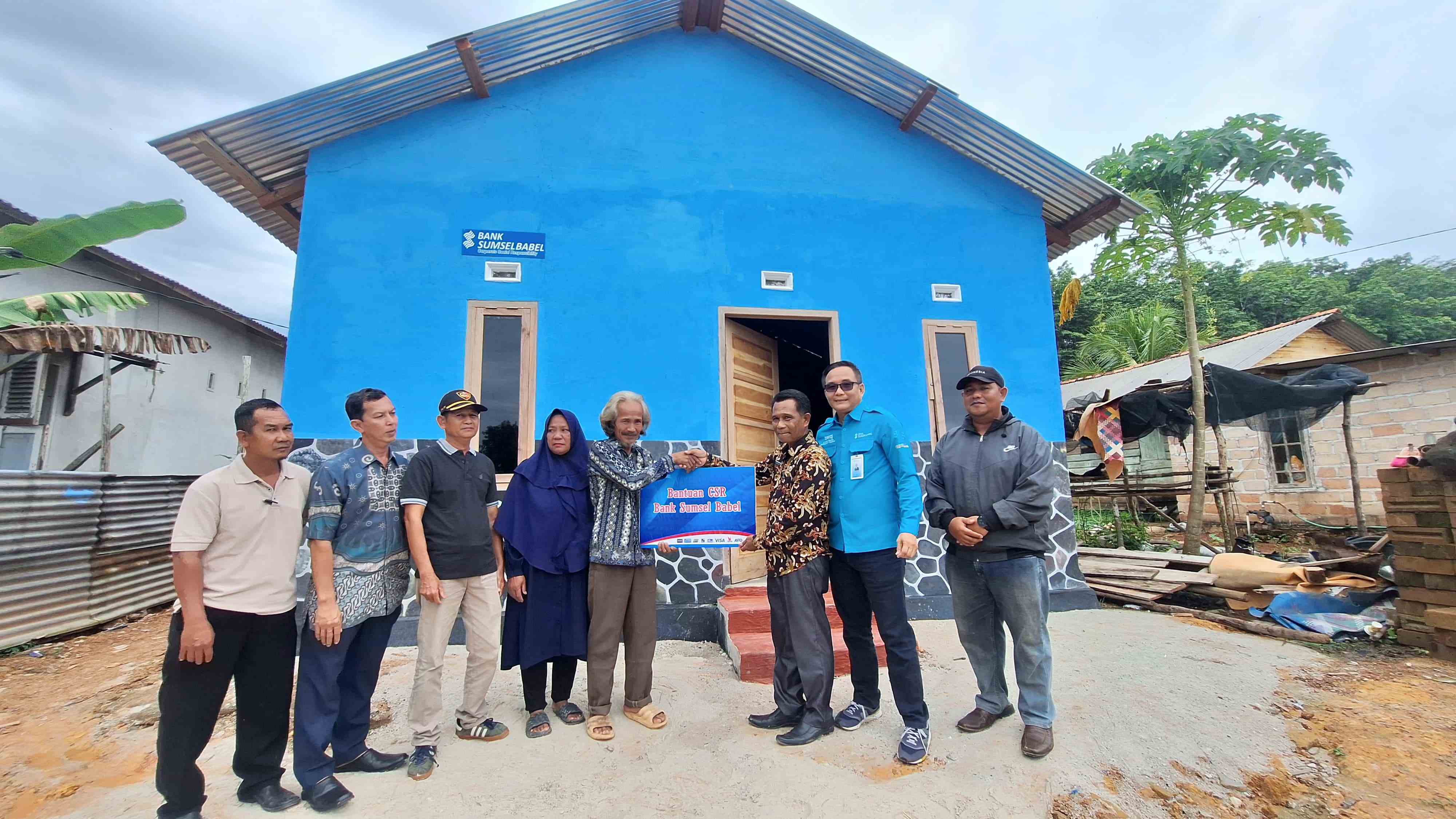 Bank Sumsel Babel bedah rumah warga tidak layak huni di Bangka Selatan