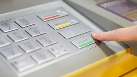 Tips Bertransaksi Aman di ATM